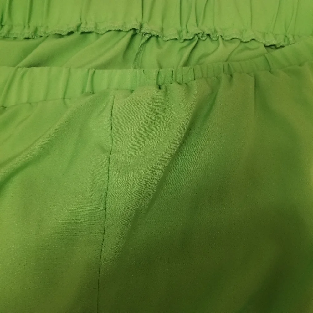 SHIEN Curve Shorts - Picture 2 of 4